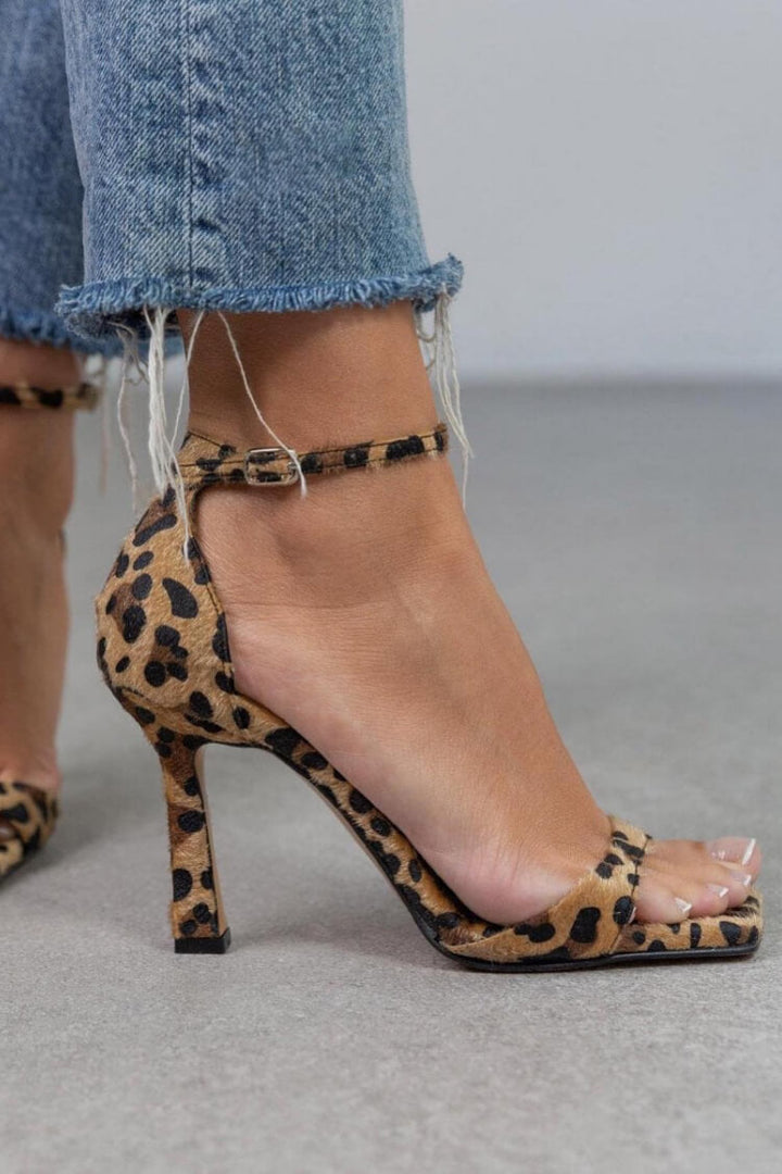Júlia - Sandály na vysokém podpatku s leopardím potiskem