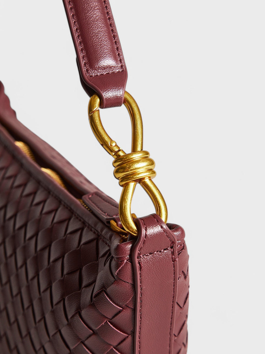 Isa - Burgundské Chic