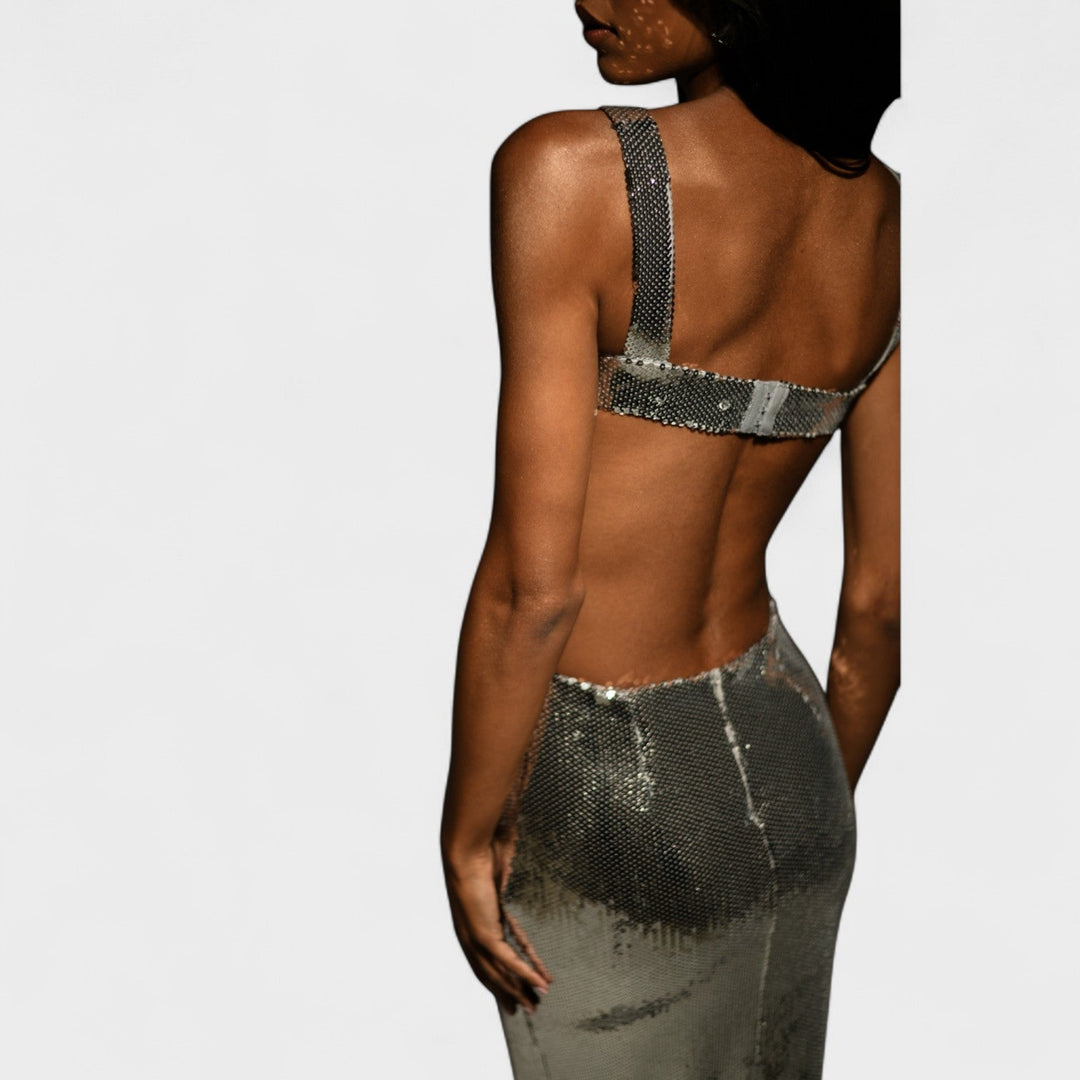 Jiskřivě stříbrné - Večerní šaty