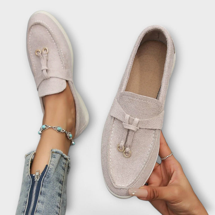 Beige dámské mokasíny s dekorativním šňůrkem