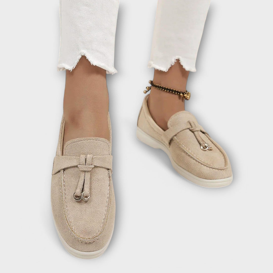 Beige dámské mokasíny s dekorativním šňůrkem